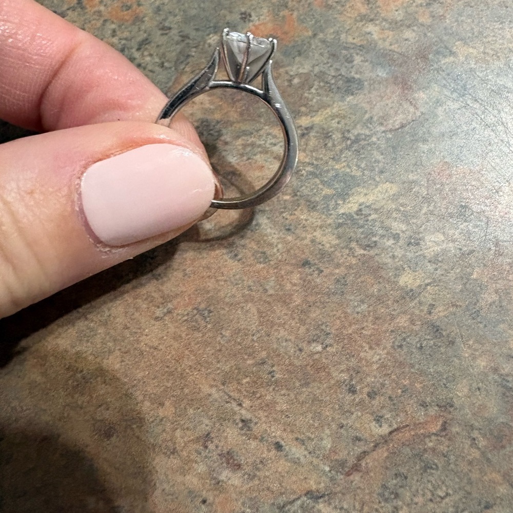 Charles & Colvard Moissanite Solitaire Ring in white gold 1ct (dew) - Picture 9 of 12